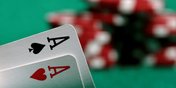 Kuinka pelata Ultimate Texas Hold 'em verkossa
