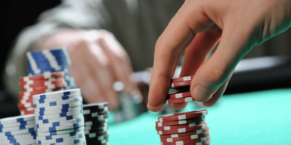 Texas Holdem vs. Omaha Pokeri: Mikä on ero?